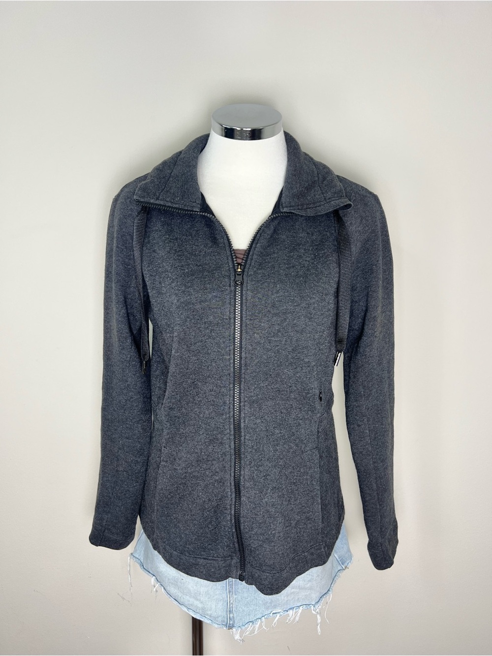 Lululemon Womens &go Take Off Jacket Size 6 Gray Full Zip Athletic Running - Picture 3 of 14